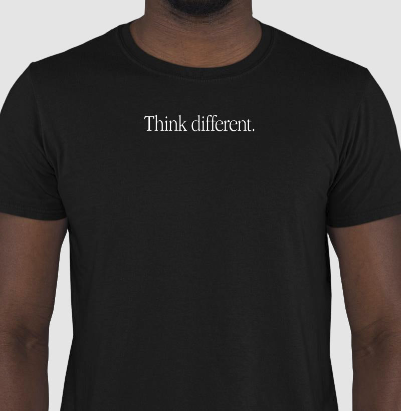 Camiseta Think Differente - Preta